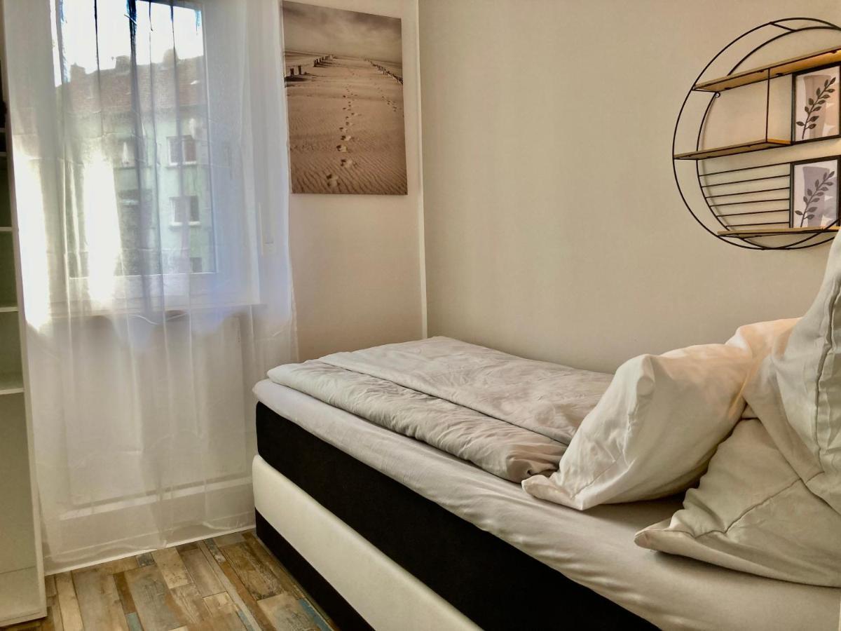 Living At Saarpartments -Adultsonly- 2 Bedrooms, Kitchen - Business & Holiday Apartments For Long- And Short Term Stay, 3 Min To Train Station, Secure E-Bike Parking! Saarbrücken Esterno foto
