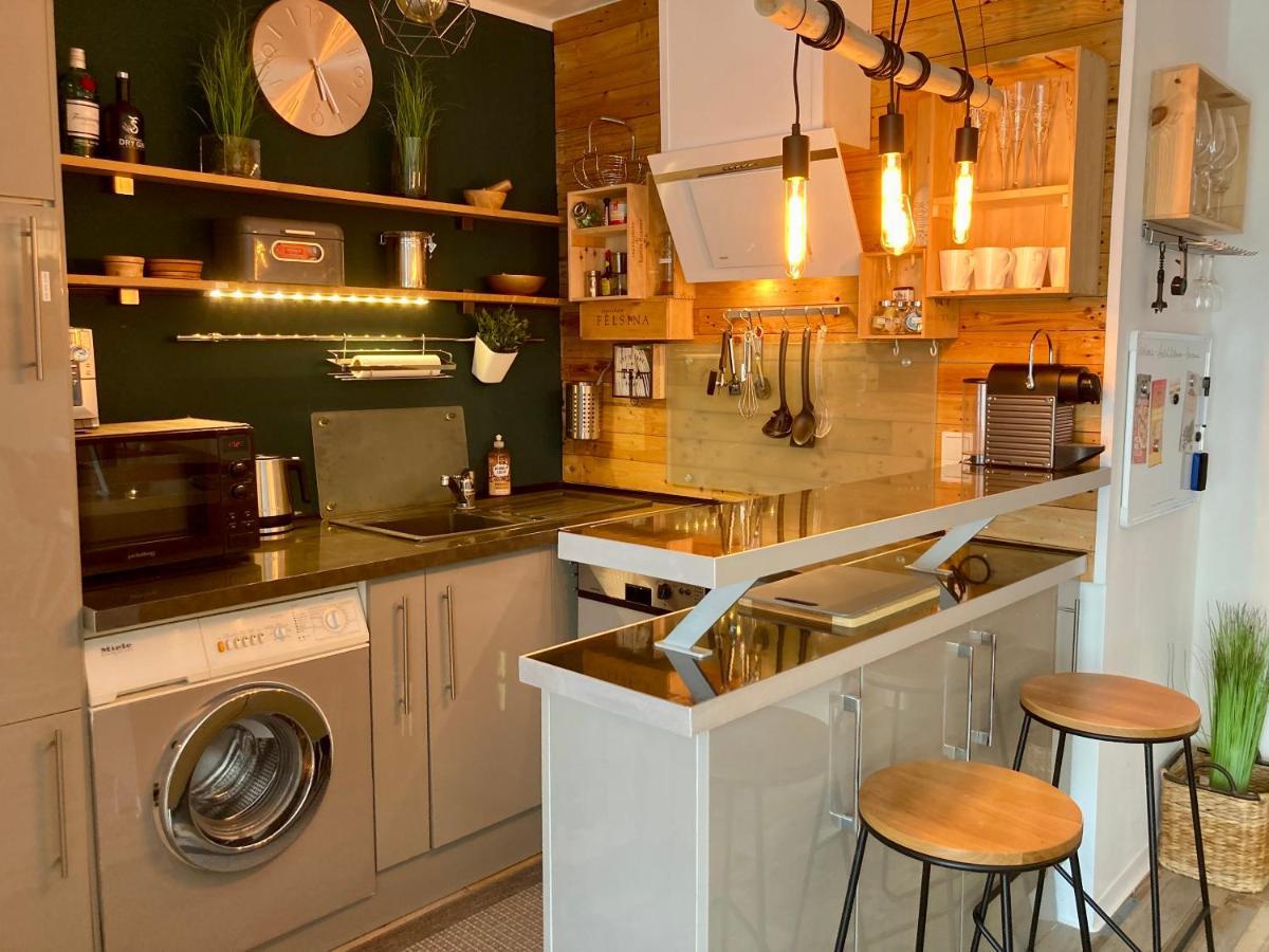 Living At Saarpartments -Adultsonly- 2 Bedrooms, Kitchen - Business & Holiday Apartments For Long- And Short Term Stay, 3 Min To Train Station, Secure E-Bike Parking! Saarbrücken Esterno foto